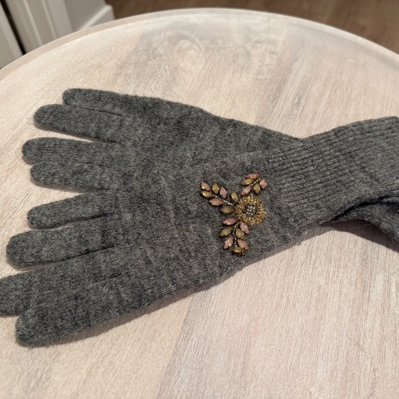 Anthropologie Accessories - Anthropologie gray floral gloves
